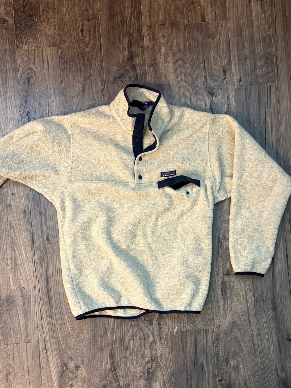 Patagonia Men’s Synchilla Oatmeal Fleece Pullover with Navy Trim